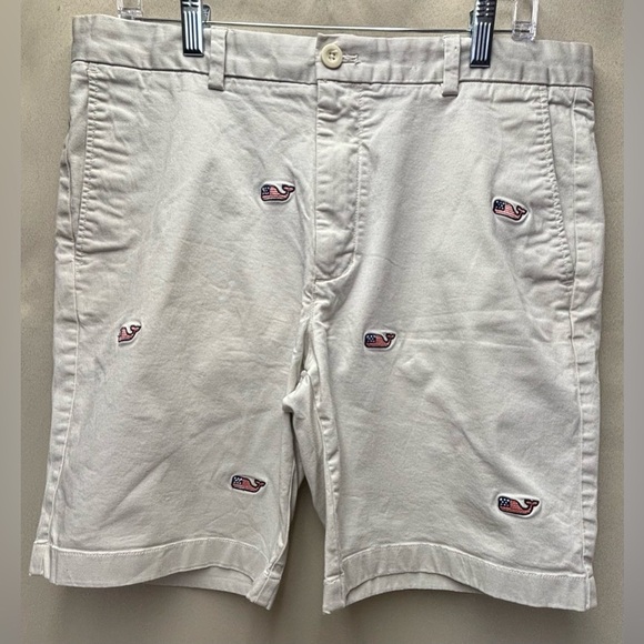 Vineyard Vines Men's Khaki Bermuda Shorts With Whale Pattern Size 34 - Picture 2 of 3